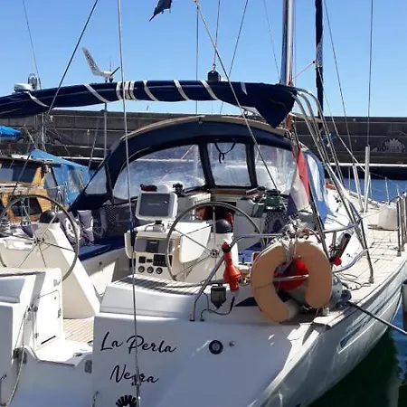 Yacht La Perla Negra Botel